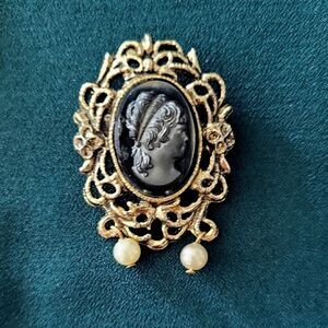 Vintage Cameo Brooch with Faux Pearls.